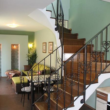 פישטני Apartmany Pri Auparku מראה חיצוני תמונה