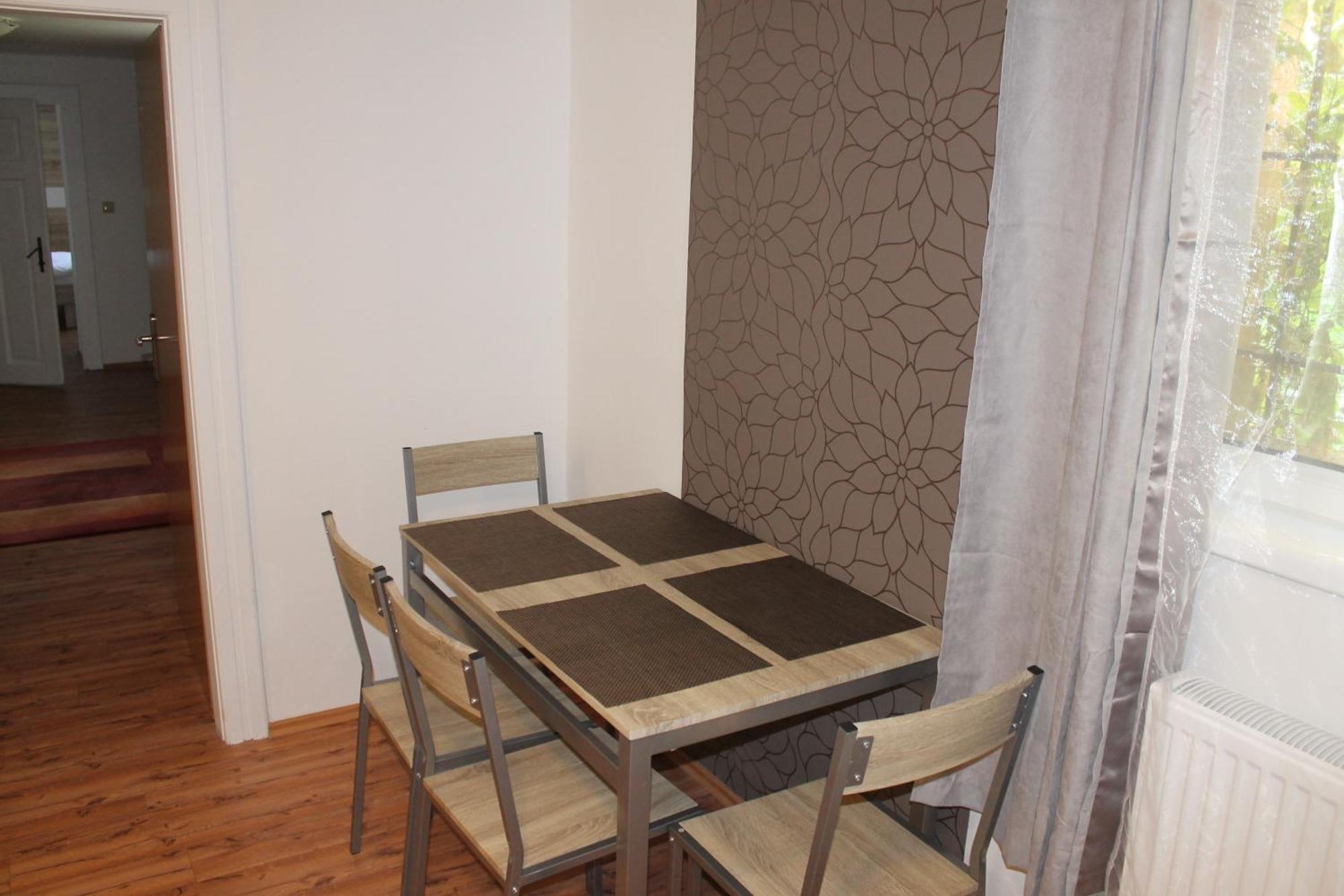פישטני Apartmany Pri Auparku מראה חיצוני תמונה