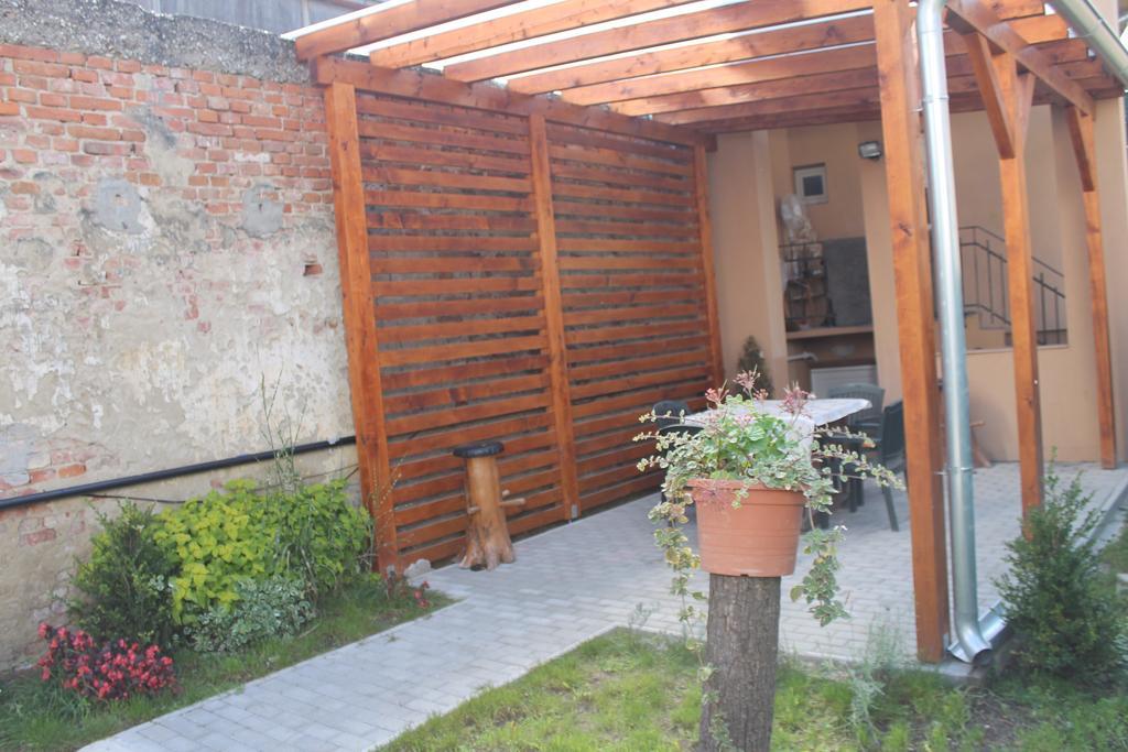 פישטני Apartmany Pri Auparku מראה חיצוני תמונה